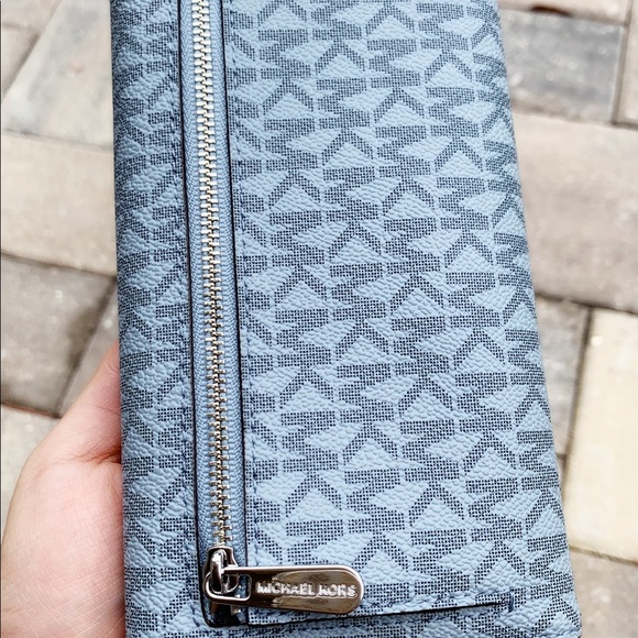 ‼️SALE‼️👜💕Michael Kors Backpack & Wallet SET - Picture 7 of 8